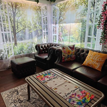Relax & Recharge - A Unique Suite With A Touch Of Luxury - Hot Tub And Sauna Inspired Decor #Not A Real Sauna# Easy City Access - Direct Train 15 Min To City Хельсинки Экстерьер фото
