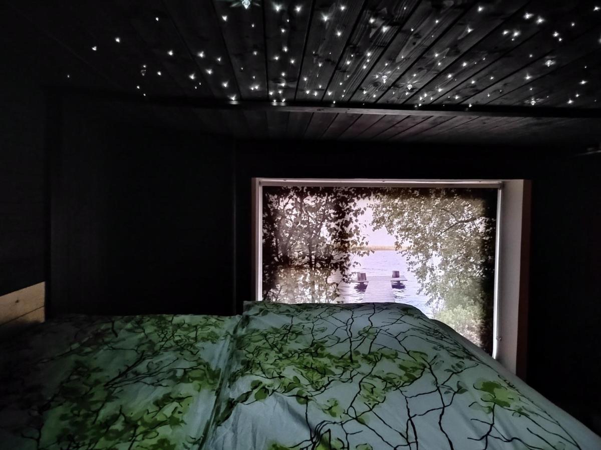 Relax & Recharge - A Unique Suite With A Touch Of Luxury - Hot Tub And Sauna Inspired Decor #Not A Real Sauna# Easy City Access - Direct Train 15 Min To City Хельсинки Экстерьер фото