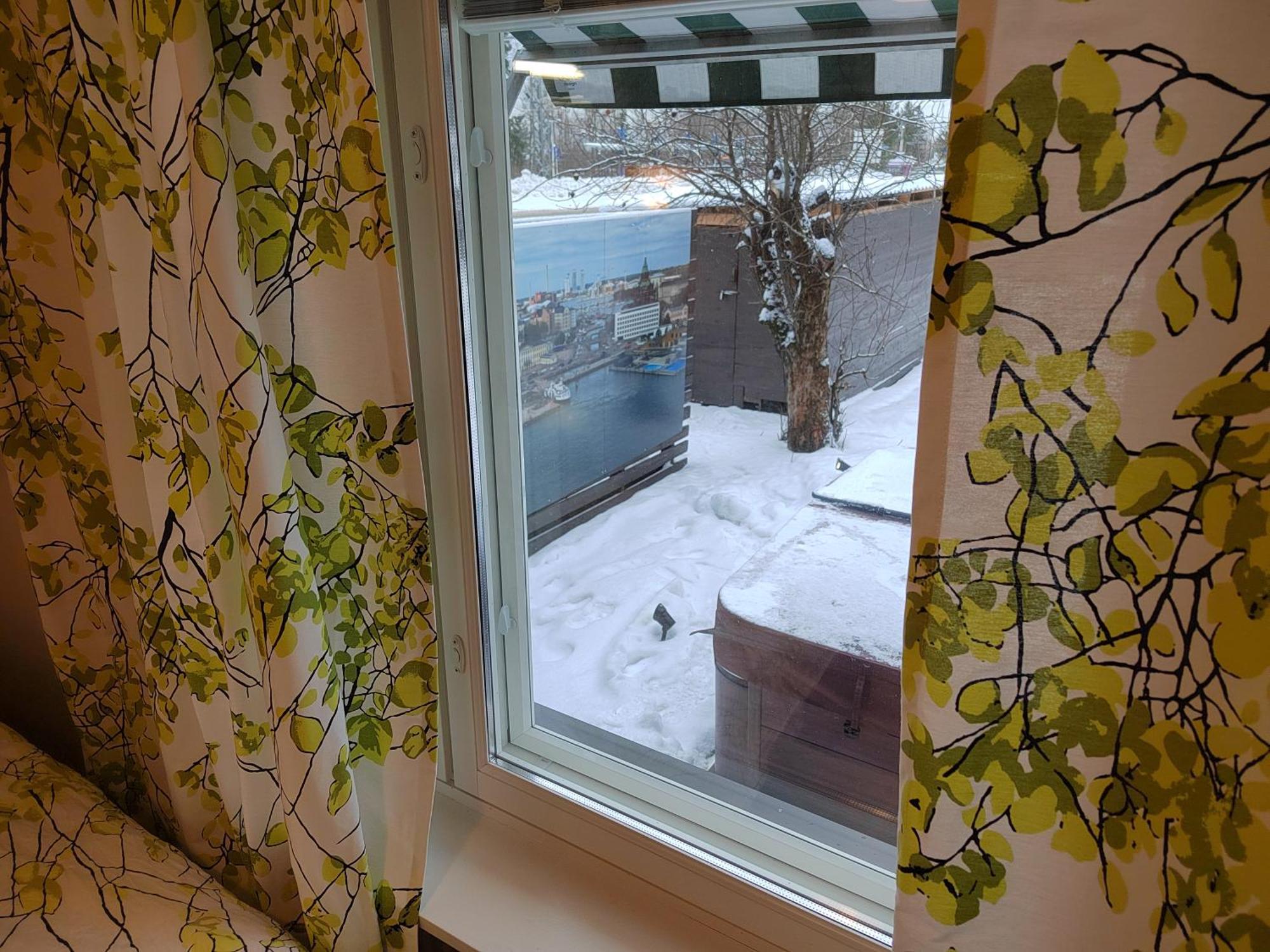 Relax & Recharge - A Unique Suite With A Touch Of Luxury - Hot Tub And Sauna Inspired Decor #Not A Real Sauna# Easy City Access - Direct Train 15 Min To City Хельсинки Экстерьер фото