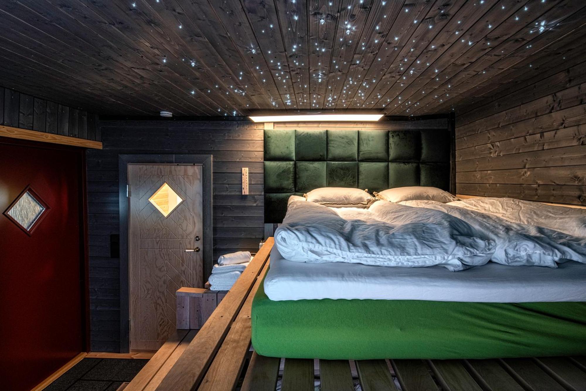 Relax & Recharge - A Unique Suite With A Touch Of Luxury - Hot Tub And Sauna Inspired Decor #Not A Real Sauna# Easy City Access - Direct Train 15 Min To City Хельсинки Экстерьер фото