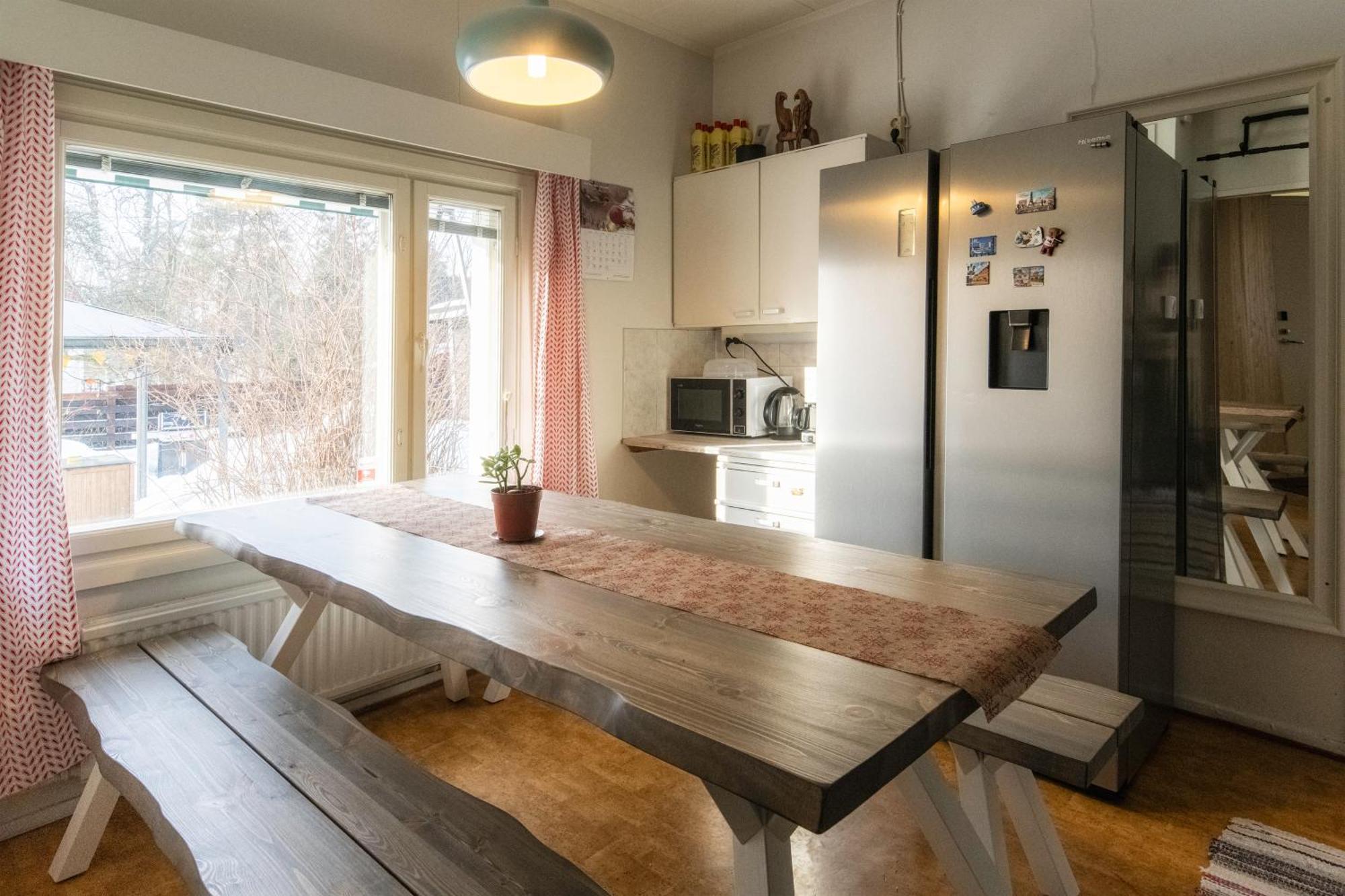 Relax & Recharge - A Unique Suite With A Touch Of Luxury - Hot Tub And Sauna Inspired Decor #Not A Real Sauna# Easy City Access - Direct Train 15 Min To City Хельсинки Экстерьер фото